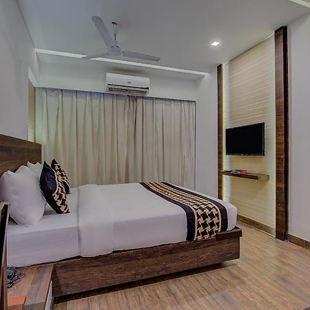 Oyo 78245 Collection O Hotel Crown Inn นาวีมุมไบ ภายนอก รูปภาพ