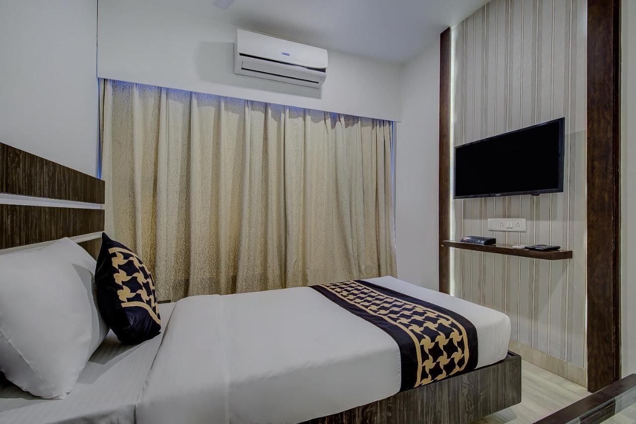 Oyo 78245 Collection O Hotel Crown Inn นาวีมุมไบ ภายนอก รูปภาพ