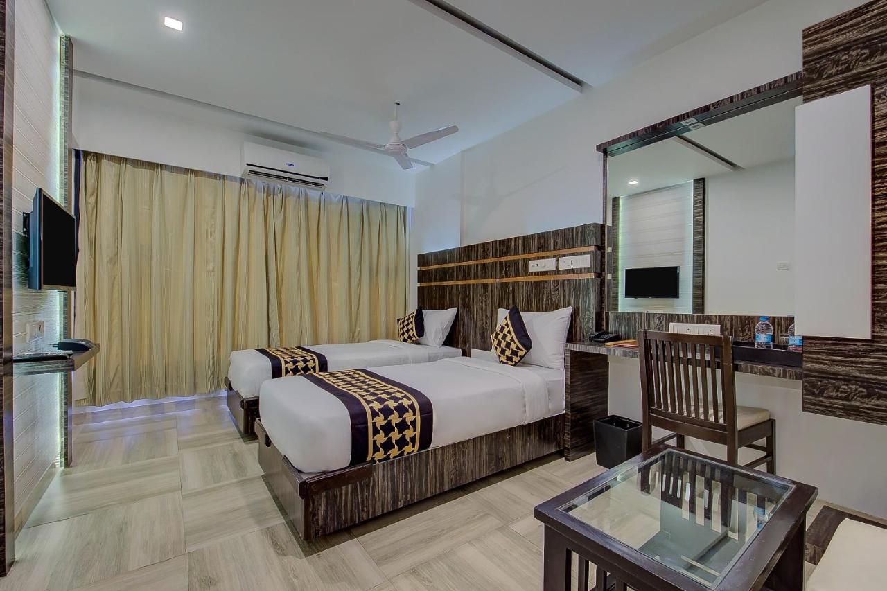 Oyo 78245 Collection O Hotel Crown Inn นาวีมุมไบ ภายนอก รูปภาพ