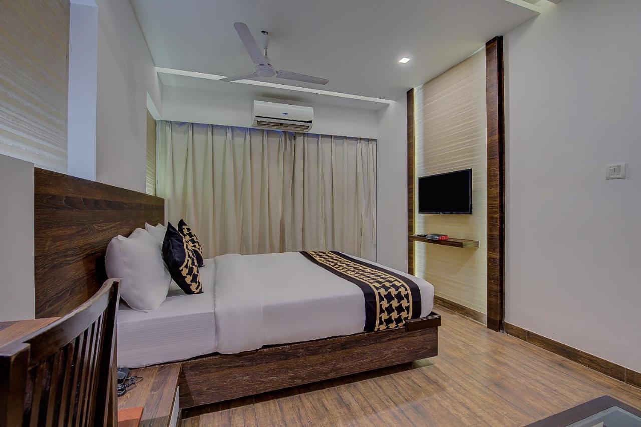 Oyo 78245 Collection O Hotel Crown Inn นาวีมุมไบ ภายนอก รูปภาพ