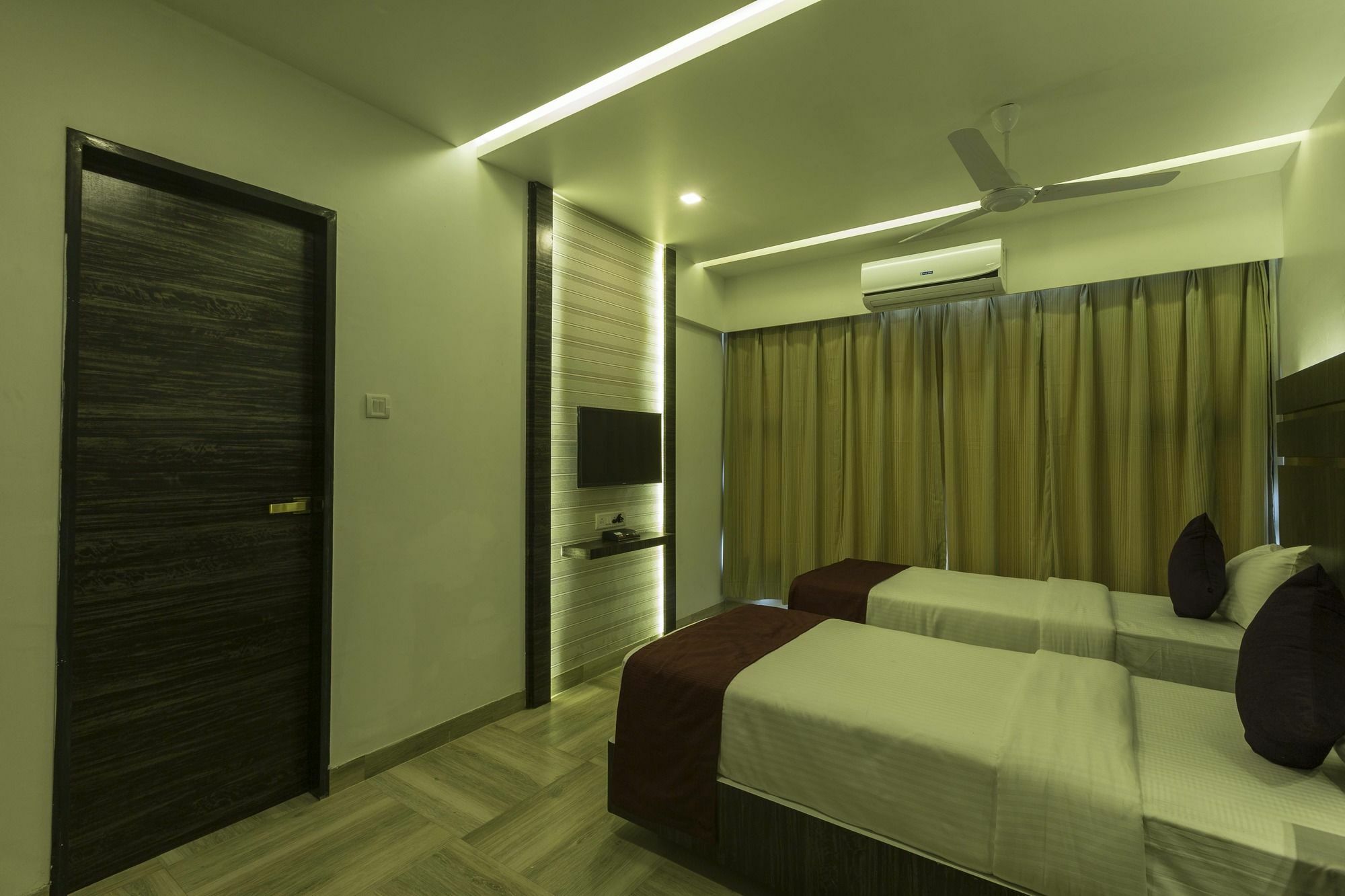 Oyo 78245 Collection O Hotel Crown Inn นาวีมุมไบ ภายนอก รูปภาพ