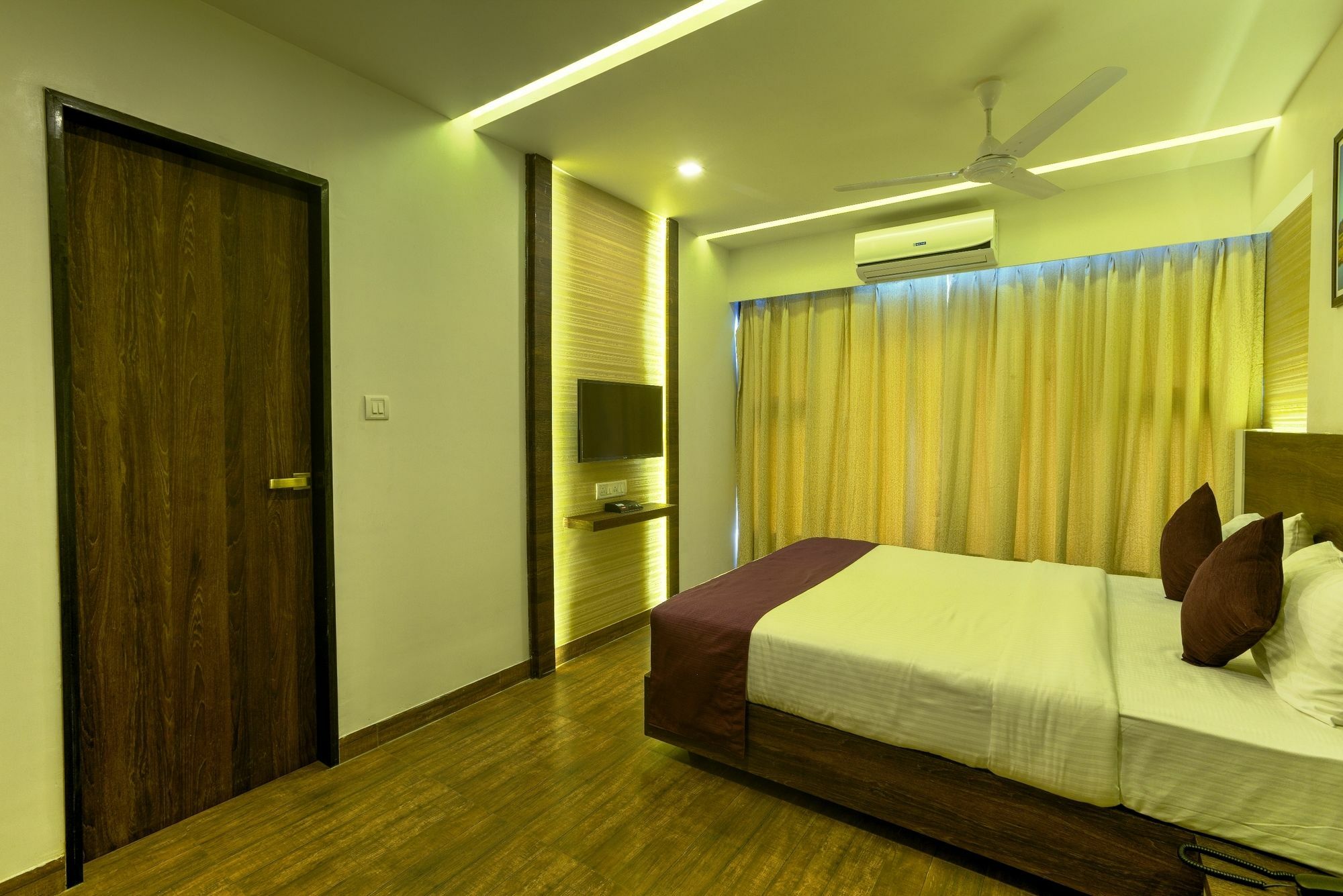 Oyo 78245 Collection O Hotel Crown Inn นาวีมุมไบ ภายนอก รูปภาพ